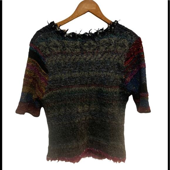 Akosua v-neck fluffy sweater w 3/4 length sleeves in a Sz medium. Colorful - Picture 4 of 7